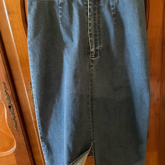 Alecia Admor denim form fitting midi dress with plunge neckline Size Small - Picture 5 of 9